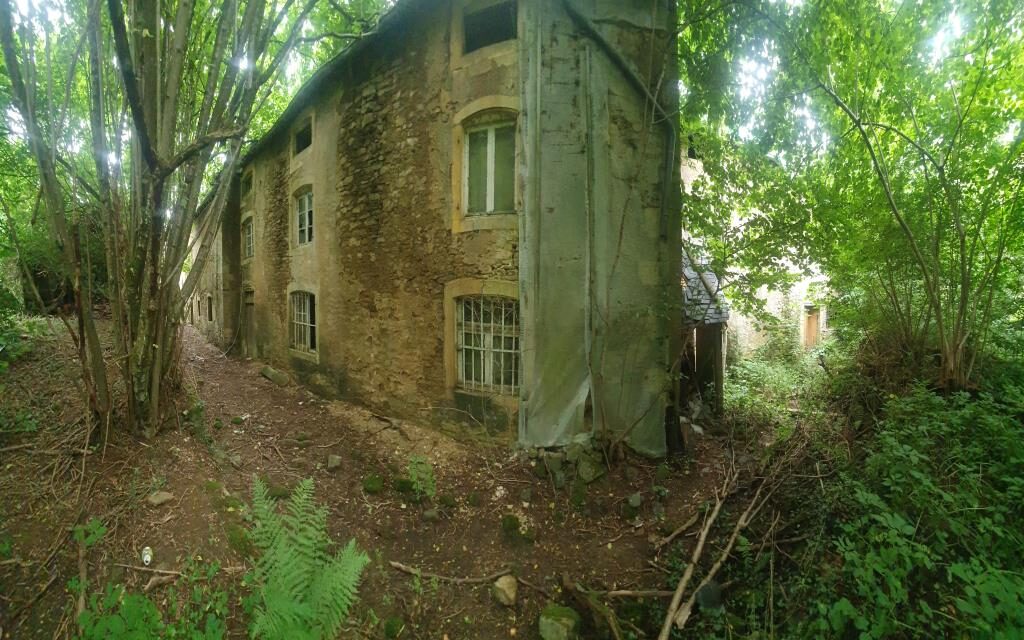Maison Kirsh: Een Vergeten Plek van Grootheid en Verval