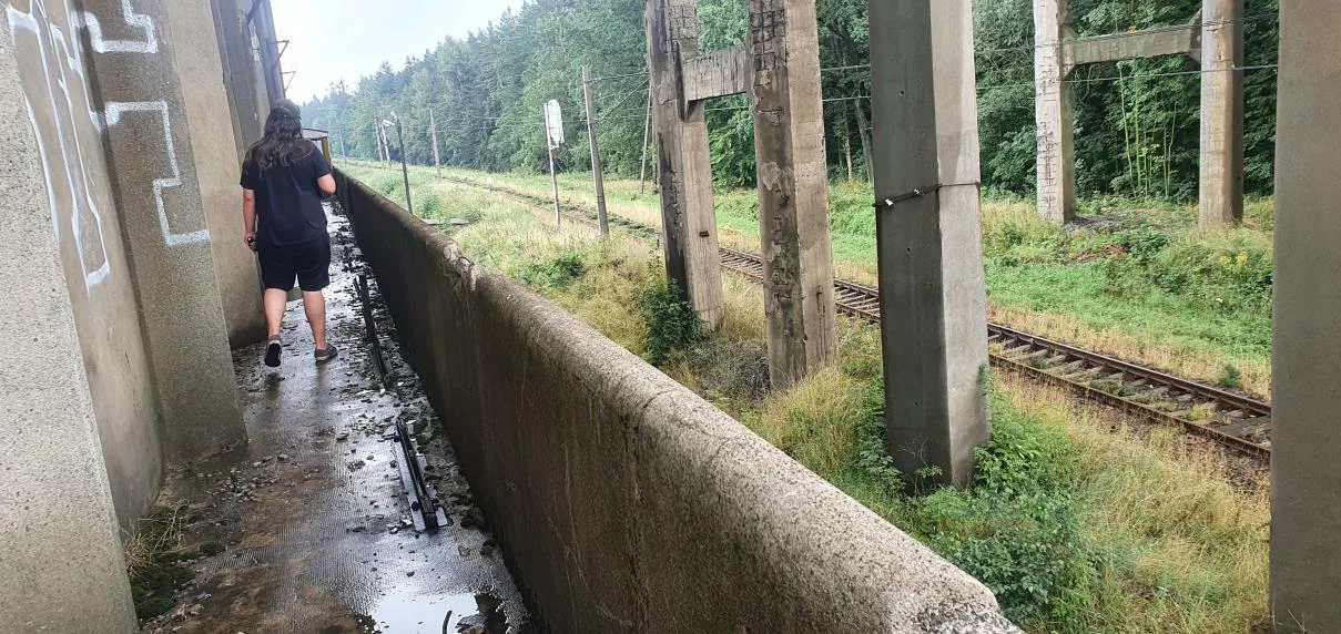 Przeładownia nad torami – Een Vergeten Logistiek Hart van Rębiszów