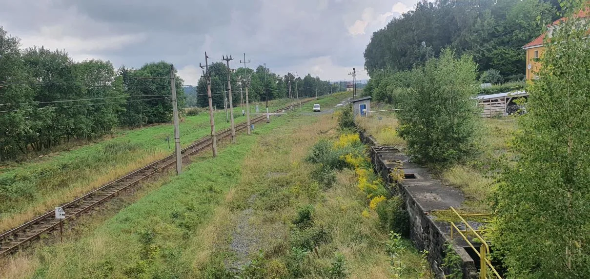 Przeładownia nad torami – Een Vergeten Logistiek Hart van Rębiszów