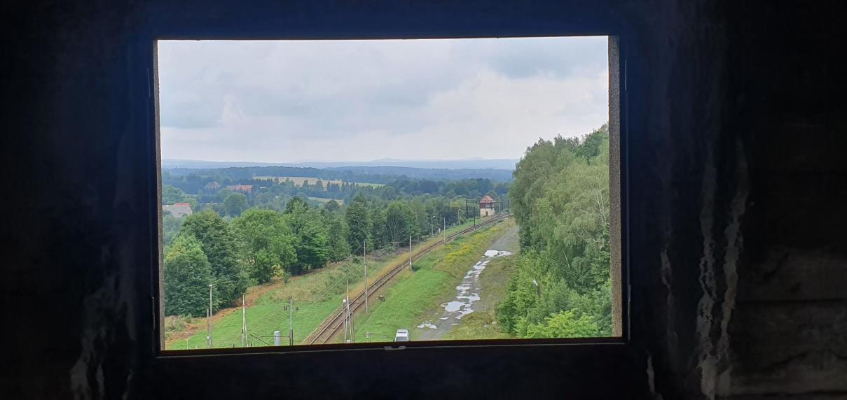Przeładownia nad torami – Een Vergeten Logistiek Hart van Rębiszów