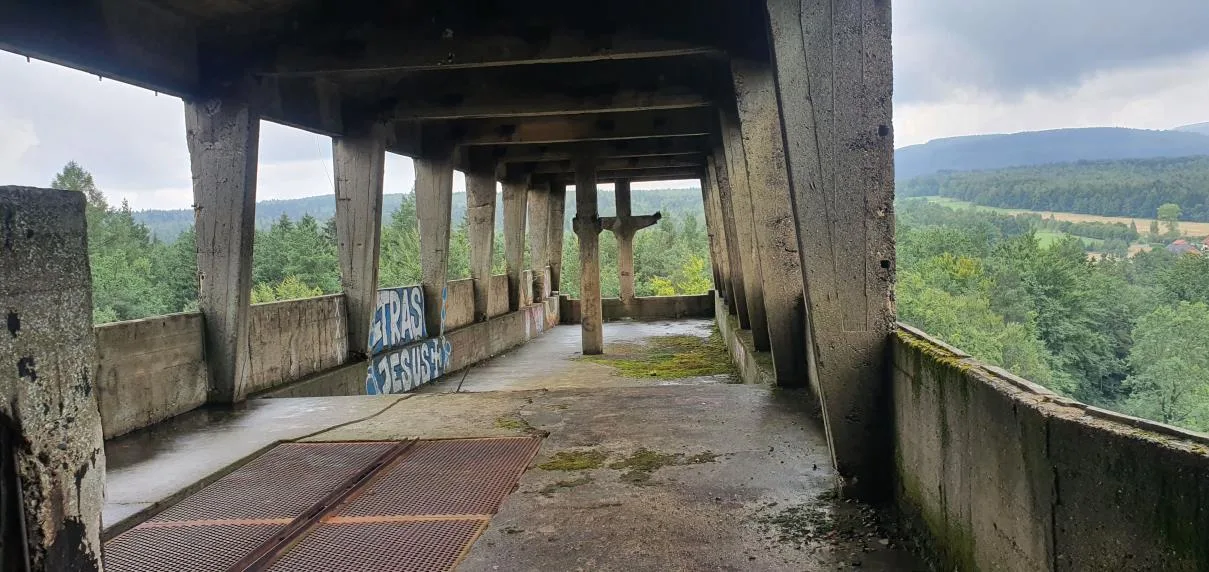 Przeładownia nad torami – Een Vergeten Logistiek Hart van Rębiszów