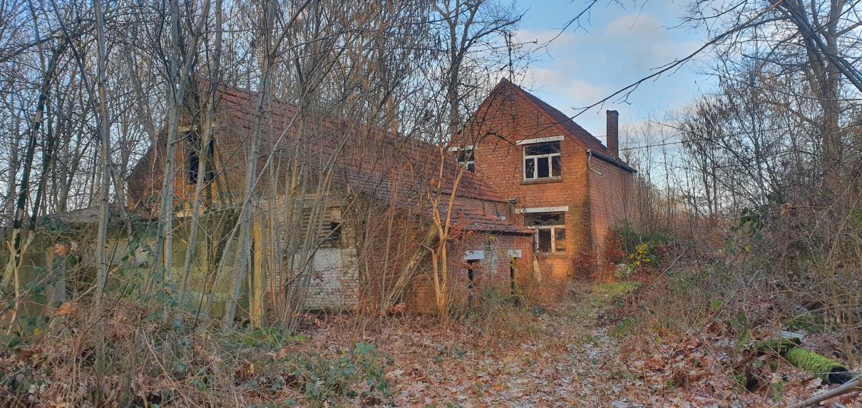 Een Vergeten Landhuis in Verval