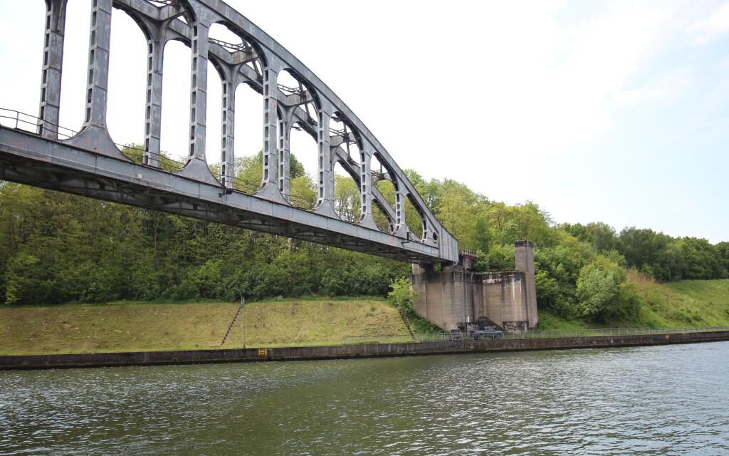De Spoorbrug van Gellik: Roest, Ritme en Redden van de Sloop