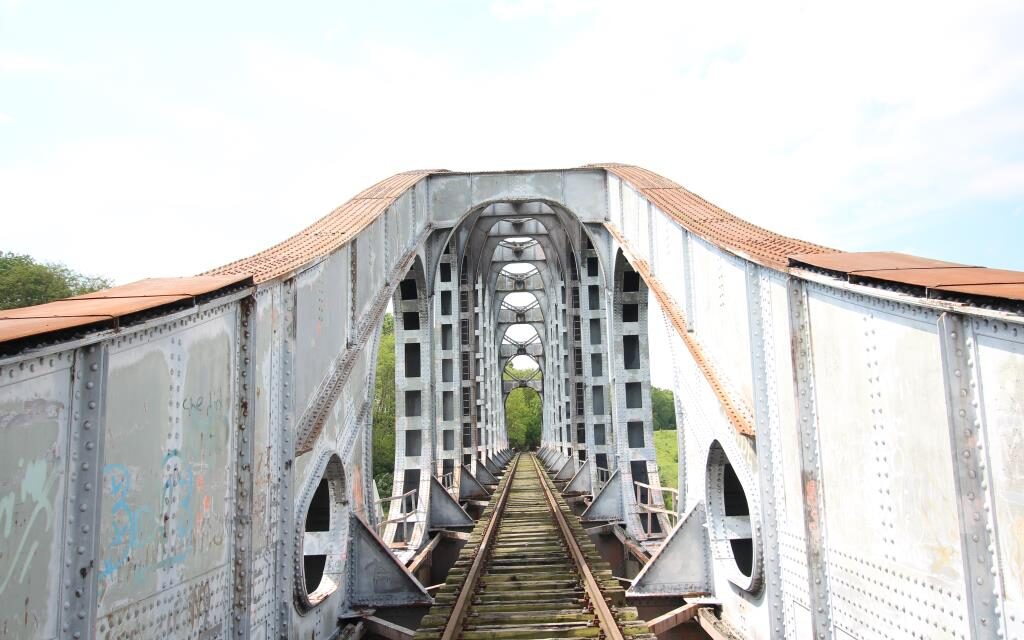 De Spoorbrug van Gellik: Roest, Ritme en Redden van de Sloop