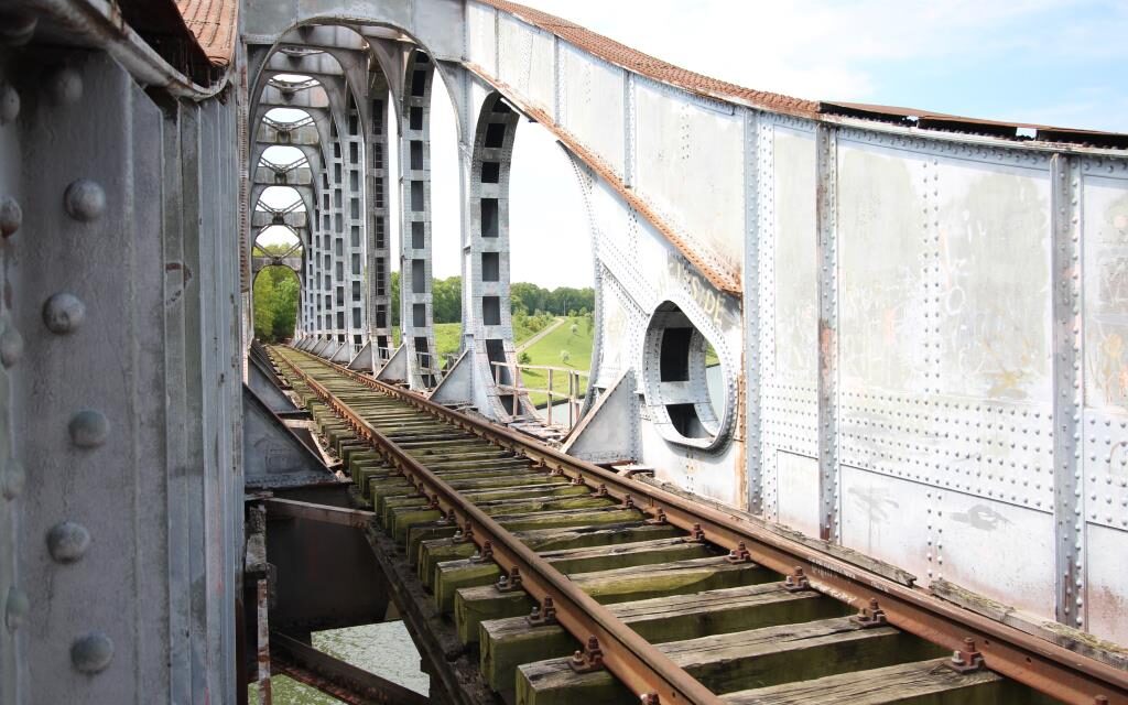 De Spoorbrug van Gellik: Roest, Ritme en Redden van de Sloop