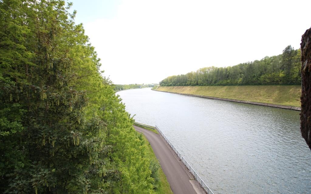 De Spoorbrug van Gellik: Roest, Ritme en Redden van de Sloop