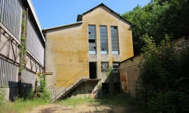 Une Usine: De Roestige Reus van Dudelange