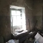 Verlaten Studentenhuis – Een Stilstaand Leven in Saint-Louis