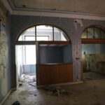 Spannend Bezoek: Omheind Domein met Stilte en Toeschouwers