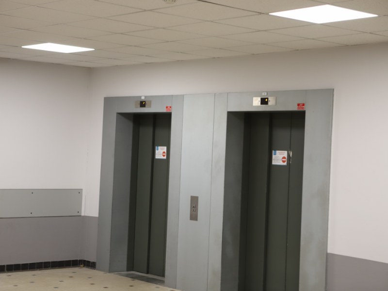 Verlaten Zorg: Een Ziekenhuis dat Niet Helemaal Sliep