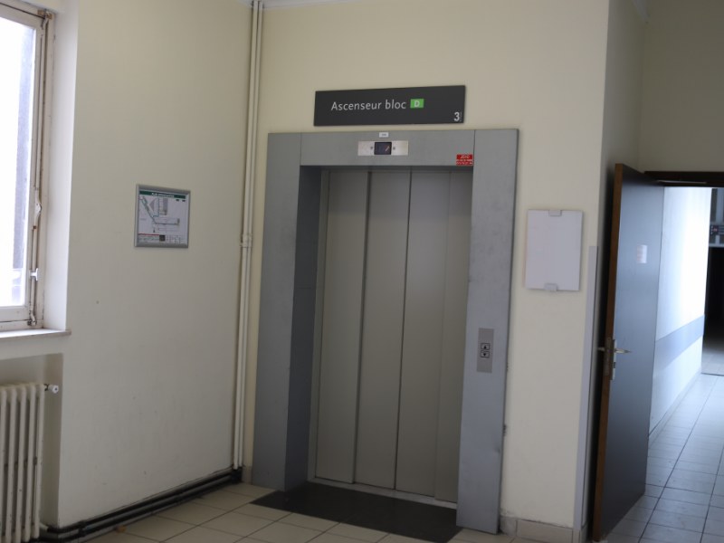 Verlaten Zorg: Een Ziekenhuis dat Niet Helemaal Sliep