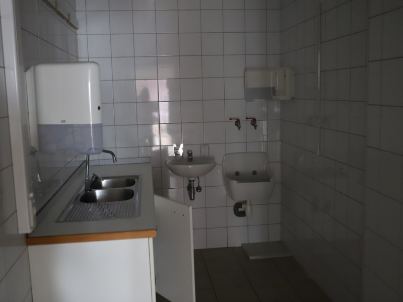 Verlaten Zorg: Een Ziekenhuis dat Niet Helemaal Sliep