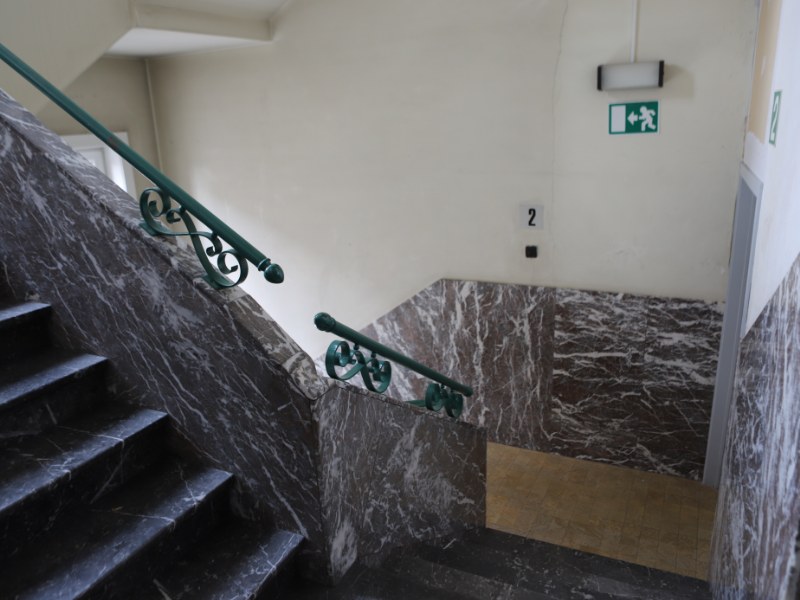 Verlaten Zorg: Een Ziekenhuis dat Niet Helemaal Sliep