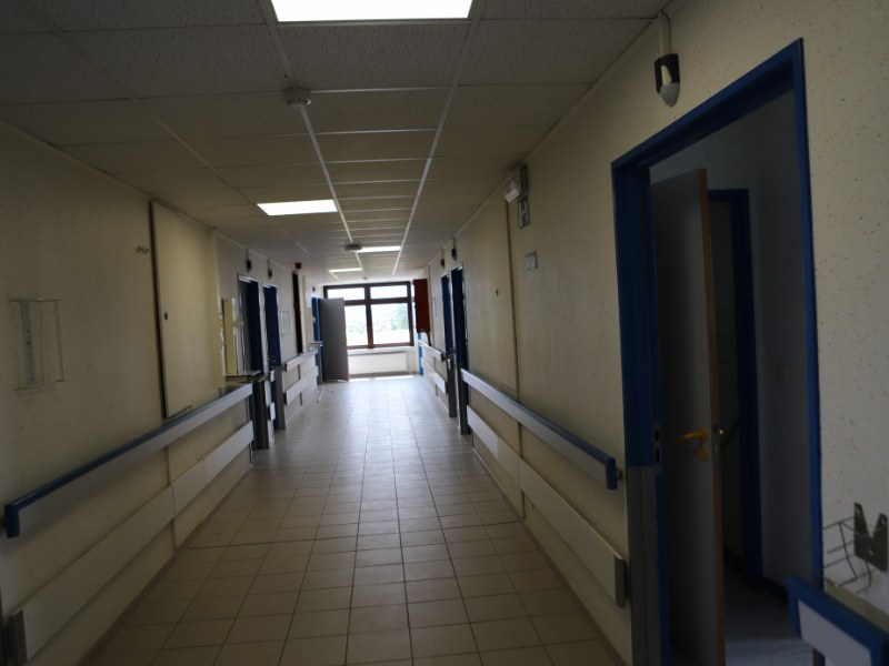 Verlaten Zorg: Een Ziekenhuis dat Niet Helemaal Sliep