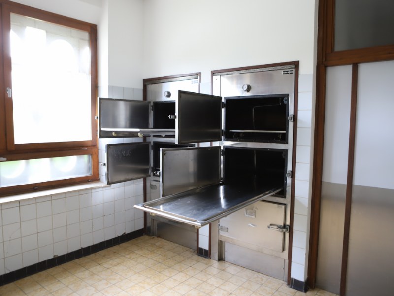 Verlaten Zorg: Een Ziekenhuis dat Niet Helemaal Sliep