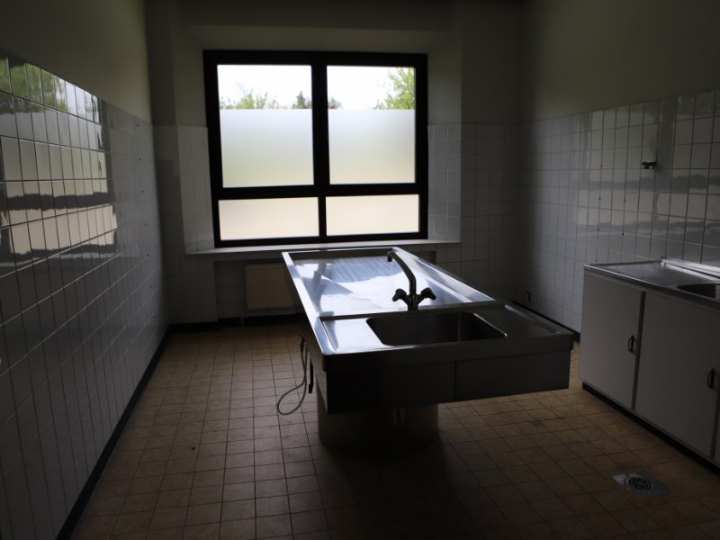 Verlaten Zorg: Een Ziekenhuis dat Niet Helemaal Sliep