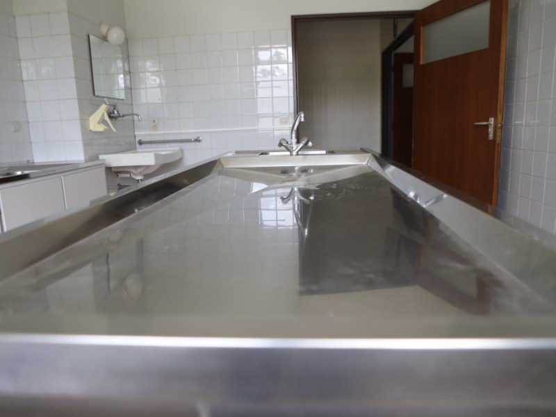 Verlaten Zorg: Een Ziekenhuis dat Niet Helemaal Sliep