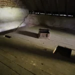 Het Huis van Stro en Stilte – Een Bevroren Moment in de Tijd